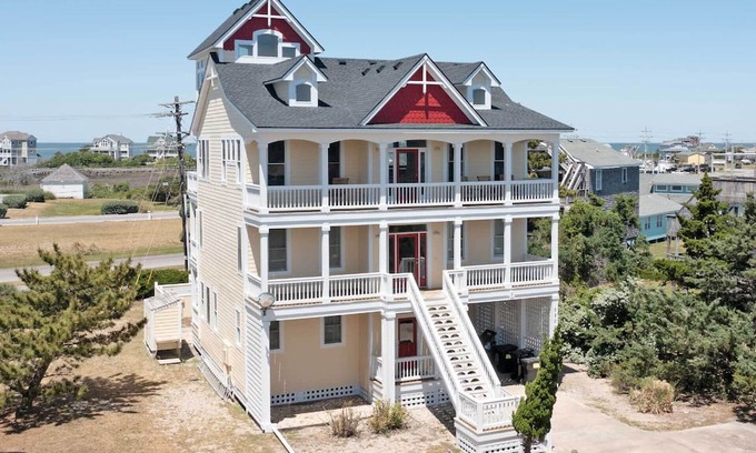 Hatteras Casa | Semi-Oceanfront bien equipado en Hatteras con piscina, jacuzzi, sala de juegos y bar con fregadero