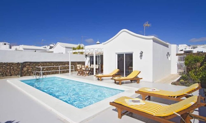 Tias Casa | Beautiful house with solarheated and private pool