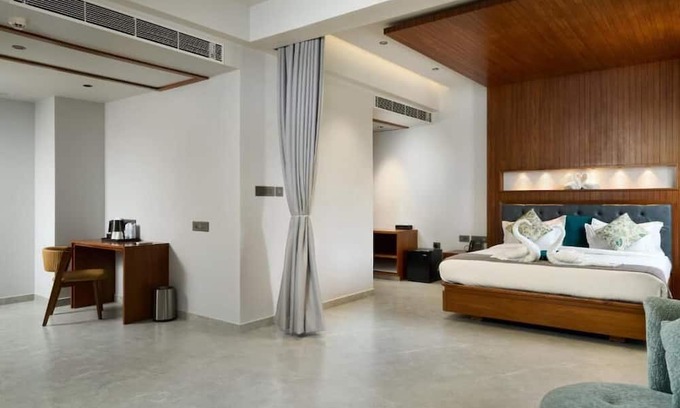 Neyyattinkara Hotel | GOLDEN CASTLE