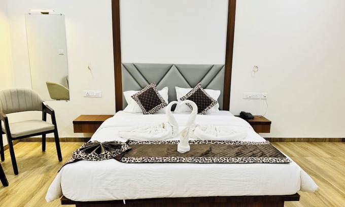 Parsivni Hotel | Nicolas Farm & Resort