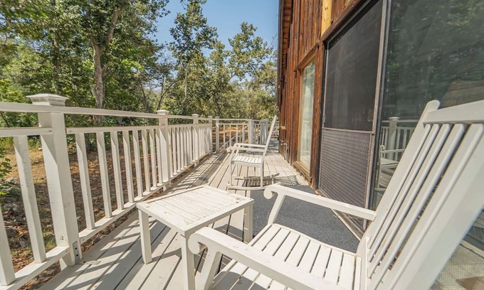 Three Rivers Cabina | Sequoia Vintage A-frame River Retreat