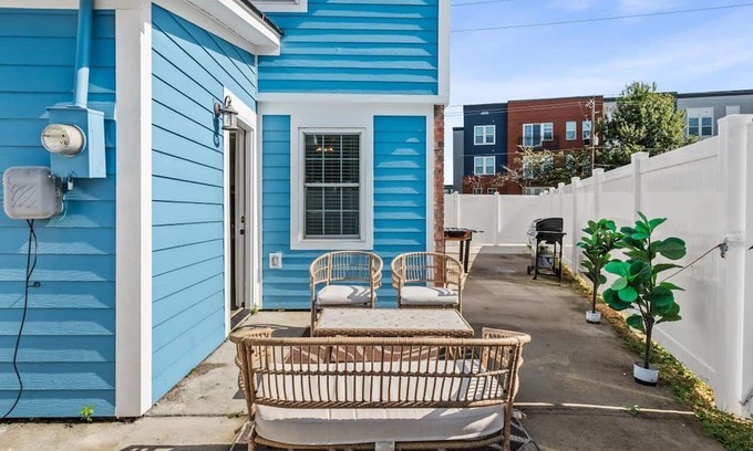 North Charleston Casa | The Bubbly Chateau