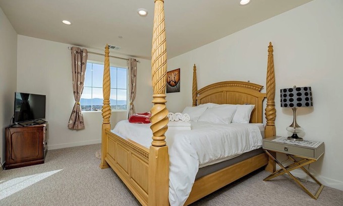 Ontario Apartamento | Luxurious Cozy Ontario Home Ideal Family Retreat