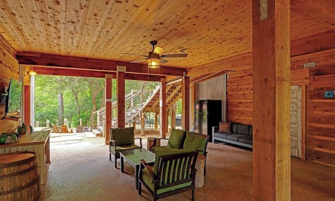 Gruene Casa | Life is Gruene-riverfront Luxury-1mi To Gruenehall