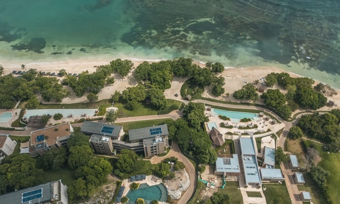 Porto Nao Apartamento | 4BR Seaview Apartment at Calablanca D5