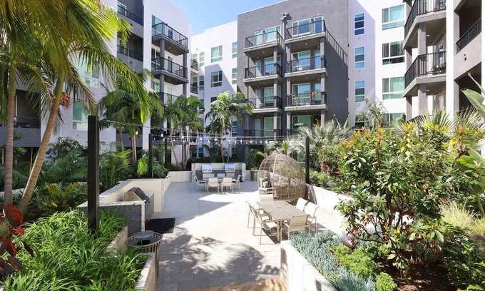 Lyon Street Apartamento | Sunlit Retreat 10 Min From Disneyland With Pool GYM