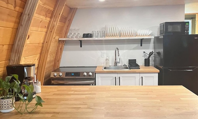 Onanole Hotel | Smokey Hollow Motel & Resort