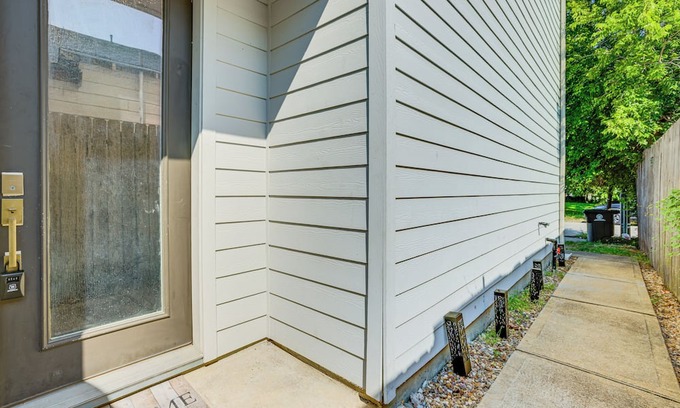 Northside Cabaña | 2 Mi to Dtwn: Modern Houston Home w/Private Patio