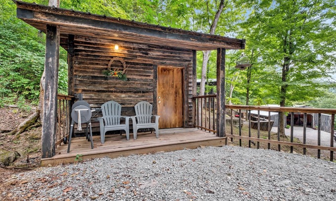 Lynx Cabina | Ohio Starlight Glamping Cabins