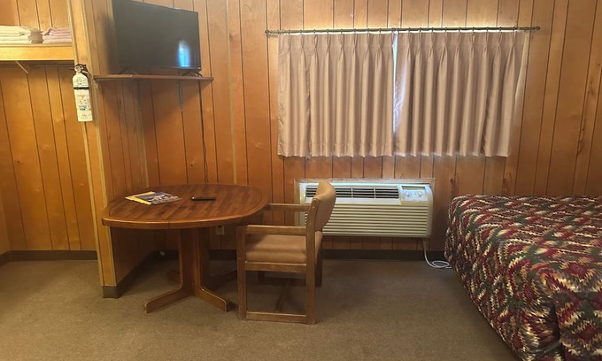 Study Butte-Terlingua Hotel | Chisos Mining Co Motel