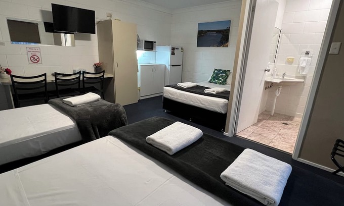 Rosslea Hotel | Spanish Lace Motor Inn