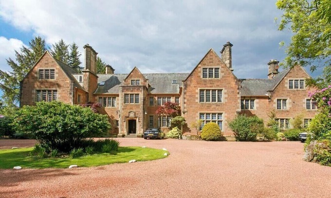 West Kilbride Casa | Penthouse Apartment in Coastal Manor House