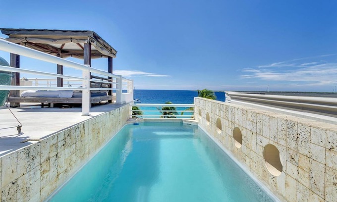 Kralendijk Casa | Luxury penthouse with private pool and beachfront