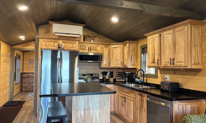 East Burke Casa | Cozy, newly designed, one bedroom home with gorgeous mountainous view in Kirby
