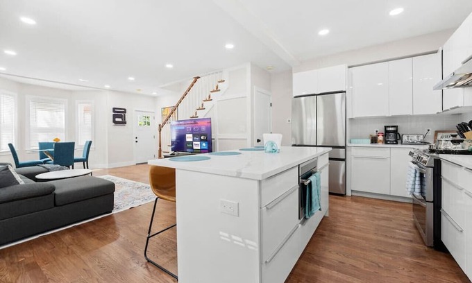 Allston Casa | Luxe 3BD 2BA apt close to Downtown w Free Parking!
