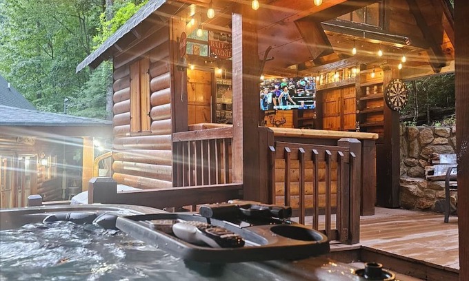 Ellijay Cabina | Creekside Cottage- Cozy 3-bedroom cabin in adorable Ellijay GA