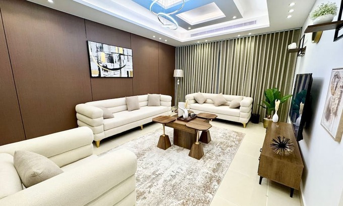 Mecca Apartamento | 4 Bedroom Luxury Apartment Near Haram With Full Kitchen and Large Living Room