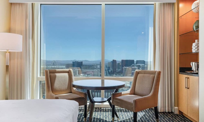 Las Vegas Condominio | 𝐓𝐑𝐔𝐌𝐏 56th Floor ⁕ Luxury Suite ⁕ Strip Views