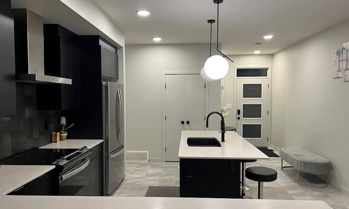 Southwest Edmonton Casa | Windermere Oasis: Modern Comforts in a Serene Setting
