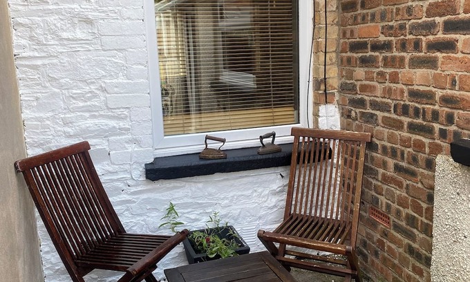 Pentrefelin Casa | Llandeilo Town house, Wales. 3 bedrooms, 6 guests. Families and Work groups