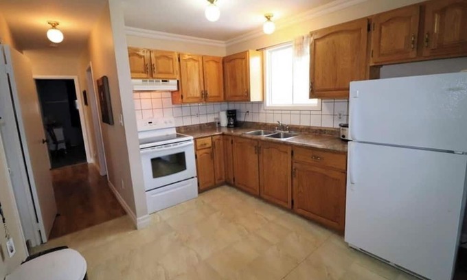 Guildford Casa | Winter Warm Up Deal- 20 Mins to Langley, Downton, Airport
