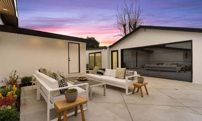 Downtown Casa | Modern Spacious 3BR House with Game room, Parking
