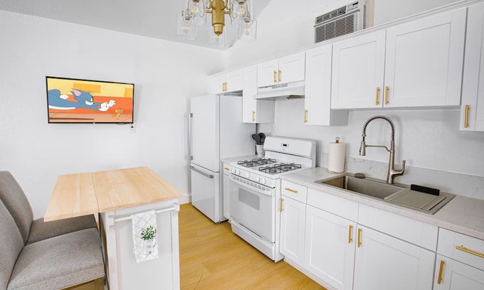 Granada Hills Apartamento | Private Studio Granada Hills| Near CSUN, Universal