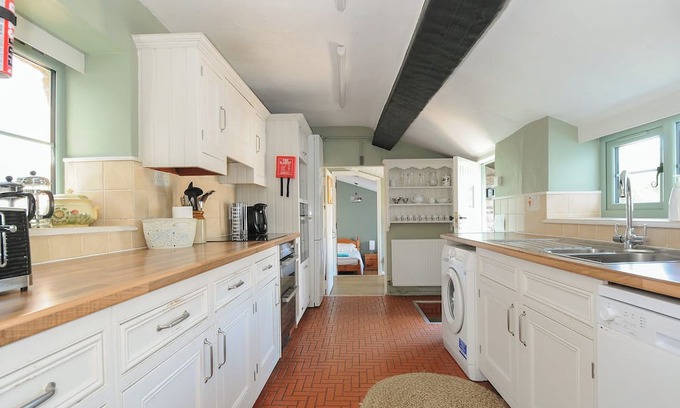 Hartland Cabaña | ORCHARD COTTAGE, pet friendly, character holiday cottage in Hartland