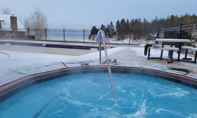 Lakeside Complejo | Cozy 2-bedroom condo on the lake at Peaceful Bay Resort