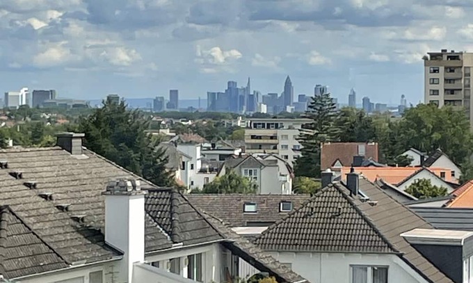 Bad Soden am Taunus Apartamento | Apartment 'Taunus-Zimmer Skyline-Blick' with Wi-Fi