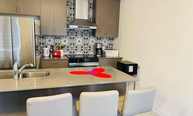 North Dumfries Casa | Gorgeous Townhome close to Conestoga College, Hwy401, Bluff Park & downtown