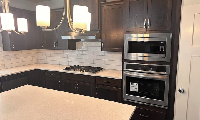 Wilkes East Casa | Spacious 5-bedroom house in perfect Portland with AC, WiFi, washer and dryer.