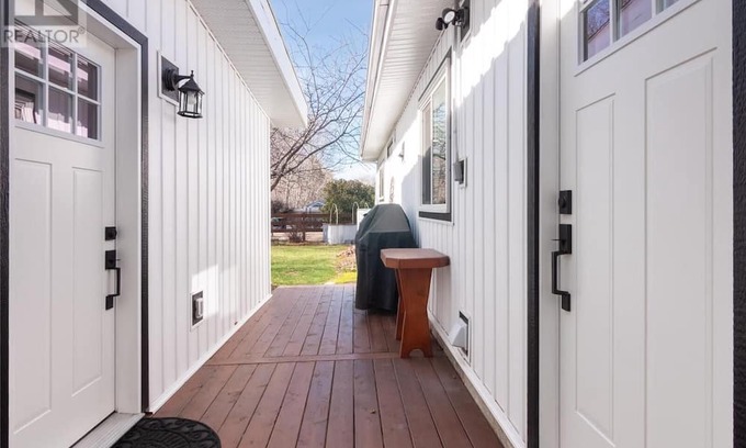 Okanagan-Similkameen Casa | Charming Creekside Cottage in Naramata Village