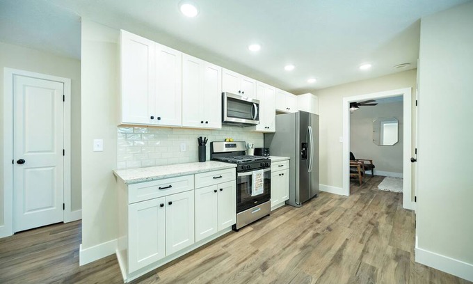 Opelika Casa | Conveniently located to Downtown Opelika, RTJ Golf Course, and Auburn University