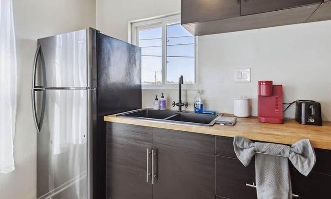 Logan Heights Casa | San Diego Urban Retreat: 2br/1ba Gem