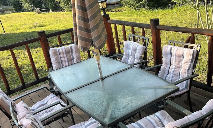 Pitkin Cabina | Charming 2-Bedroom Cabin for 6 with Full Amenities, WiFi, and Spacious Porches