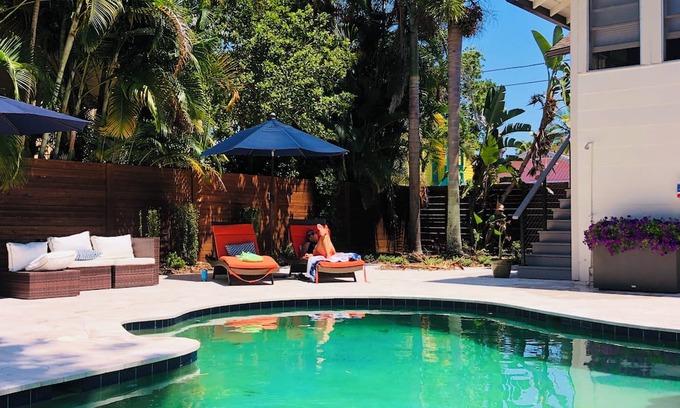 Old Southeast Apartamento | NEWLY REMODELED 1-bedroom private suite with pool close to downtown St. Pete