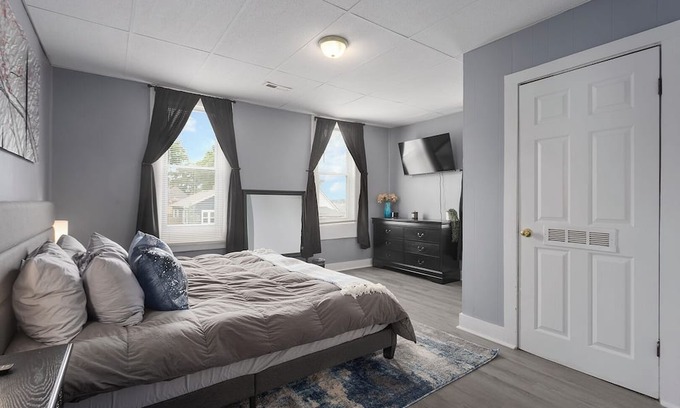 Riverview Apartamento | Cozy, 5 min to downtown, TMobile Center, PNL, Crossroads. close to everything!n