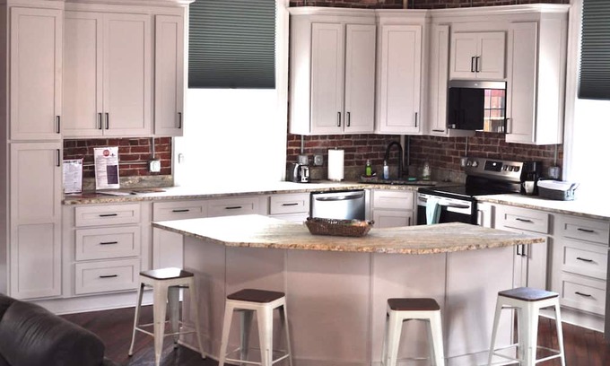 Danville Apartamento | Beautiful 2-bedroom loft apartment with AC and WiFi in lovely Danville