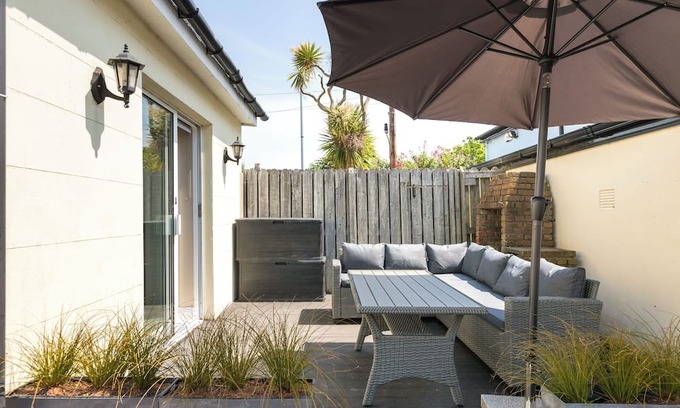Delgany Apartamento | Greystones Garden Studio for 2 down at the Harbour