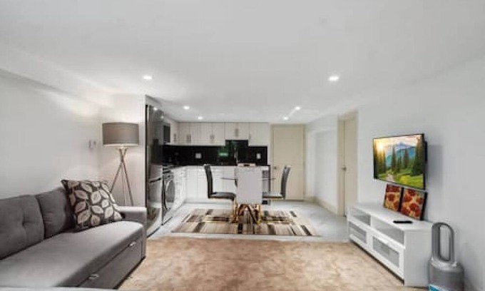 Upper Lonsdale Casa | Modern & Cozy 1BR suite in NV