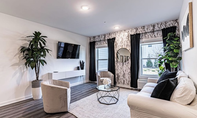 Hillsborough Condominio | Posh Living Cozy 2 Condo in amazing Hillsborough Township