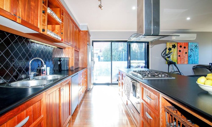 Warrnambool Casa | Welcome to 'The Wetlands' Warrnambool