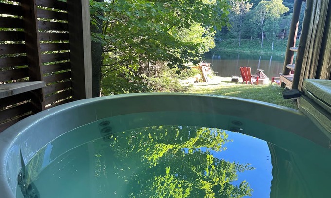 Wentworth-Nord Chalet De Esquí | Nature cottage, nature's front row seat right at your spa or fireplace