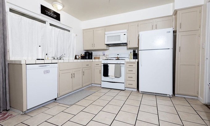 Merced Casa | Welcome to our cozy 3-bedroom 2 bath retreat in North Merced.