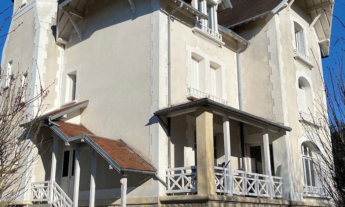 Tilly-sur-Seulles Apartamento | Appartement Équipé au Manoir des Lys, Esprit Cocottes, vue sur la Campagne !