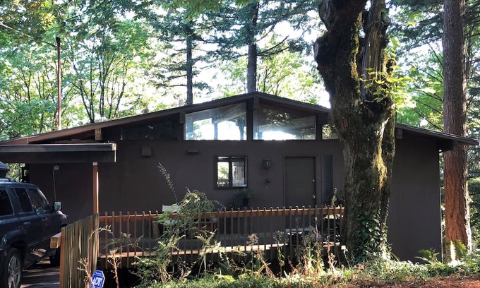 Southwest Hills Casa | Treehouse in the Southwest Portland hills.