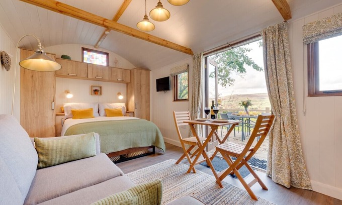 Aysgarth Casa | The Hut in The Orchard