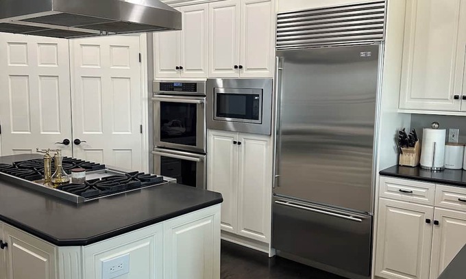 Mica Casa | Lovely Family Fun Home in Spokane with POOL, HOT TUB, Full Sport Court, Sauna