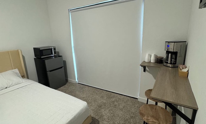 Florida City Casa | Cozy bedroom near Florida Keys